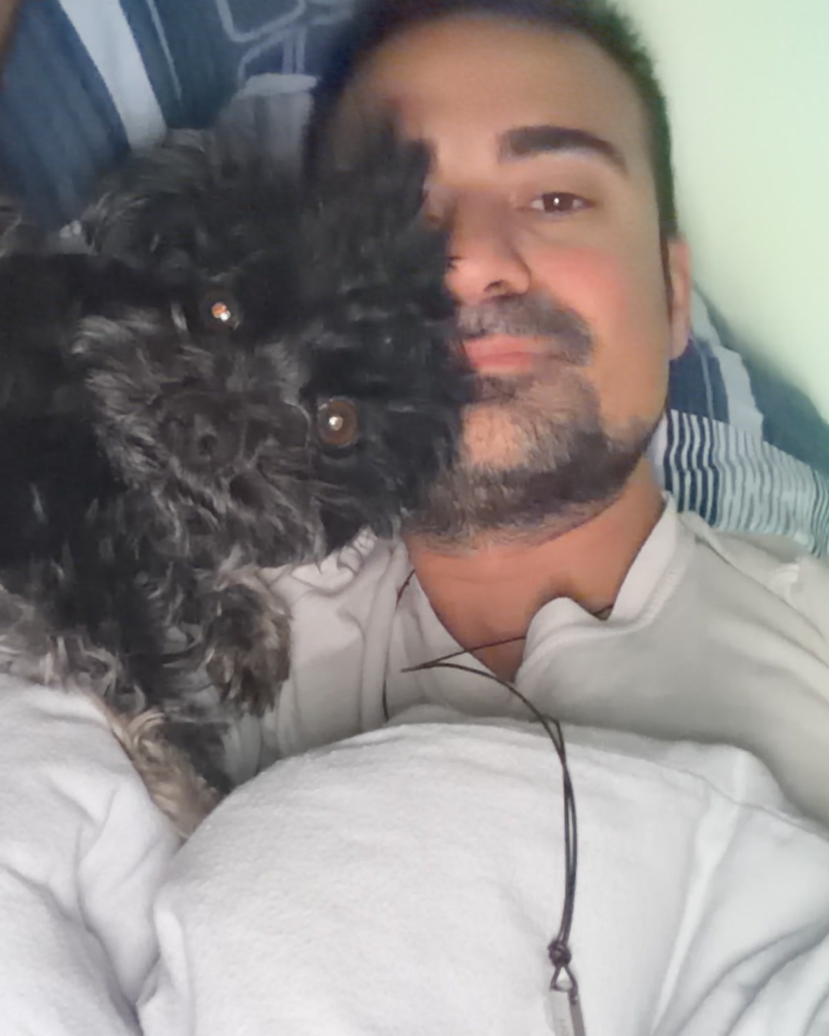 Selfie von Halter und Hund heute — das erste Foto, neu erzählt